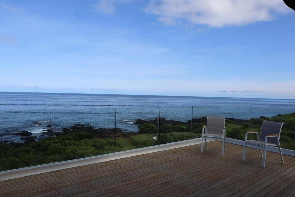 Oceans Luxury Oceanfront Apart Sunset View With Pool Apartment Flic en Flac Exterior photo