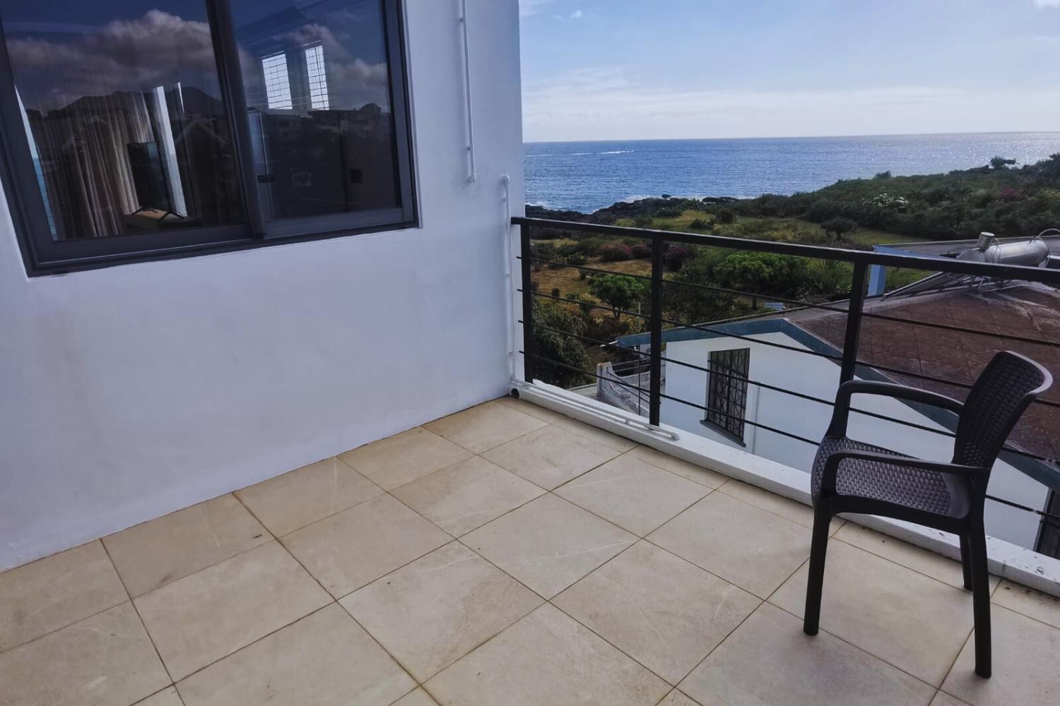 Oceans Luxury Oceanfront Apart Sunset View With Pool Apartment Flic en Flac Exterior photo